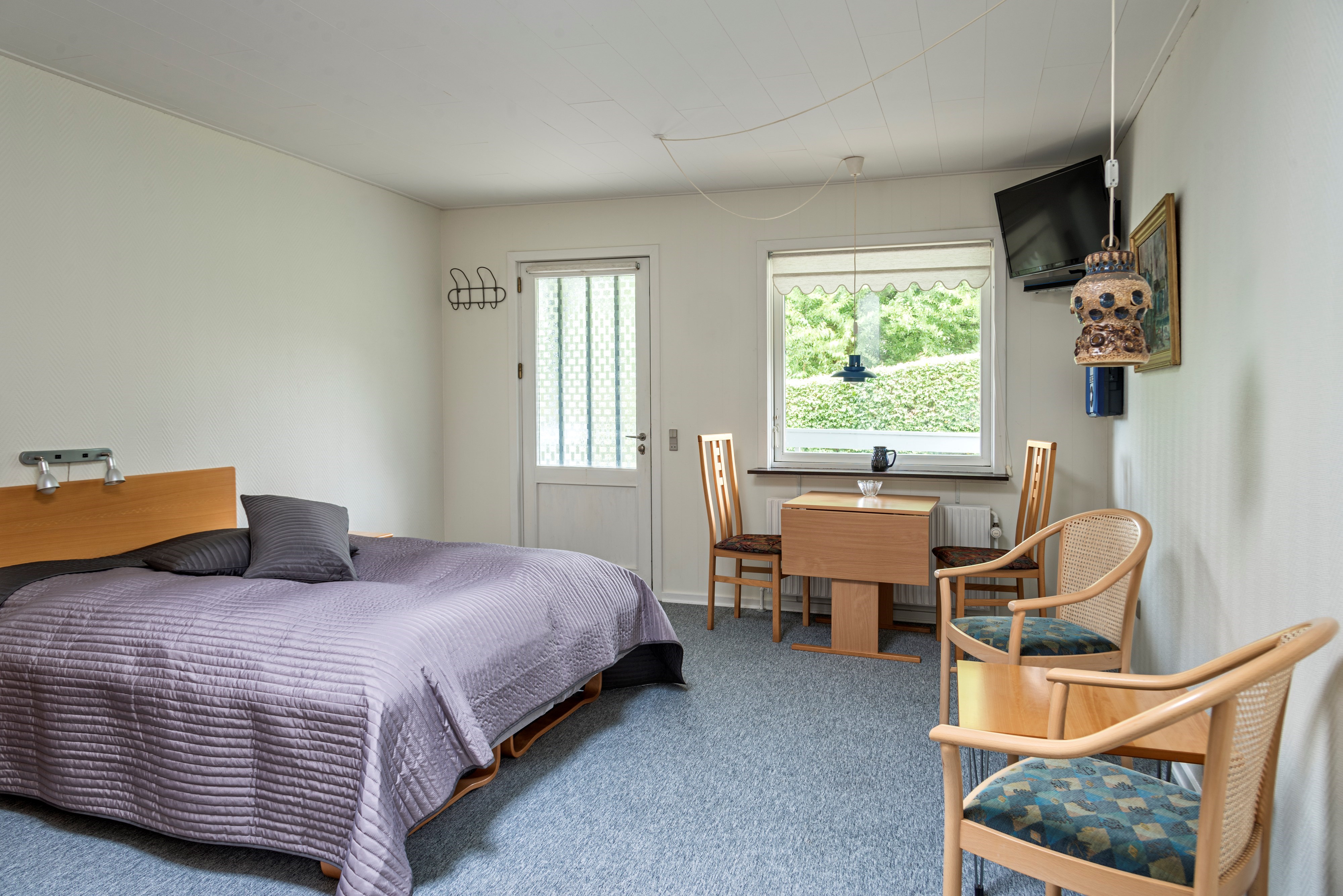 Uforstyrret voksenferie i vores søanneks ferielejlighed Hotel